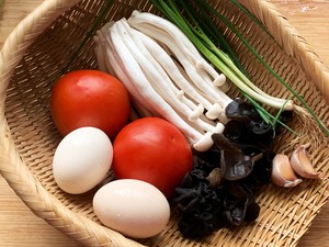 A Must-have Vegetarian Dish in Summer, Stir-fried White Mushrooms with Tomatoes and Eggs recipe