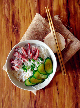 Barbecued Pork Soup with Rice Noodles recipe