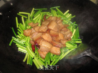 Stir-fried Pork with Garlic Sprouts recipe