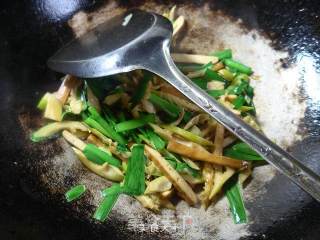 Stir-fried Leishan with Leek recipe