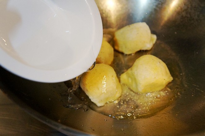 Fried Sticky Bean Buns recipe