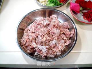 【flying Birds and Beasts】——"fried and Cooked Rose Robe Meat" recipe