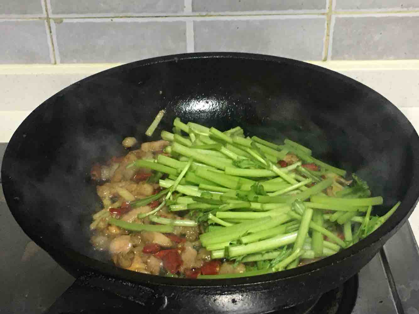 Fried Pork with Chrysanthemum Stalks recipe