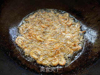 Stir-fried River Prawns with Leek Flowers recipe