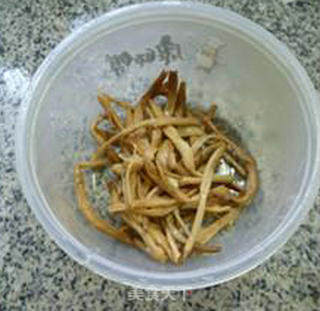 Stir-fried Celery with Lean Pork in Daylily recipe