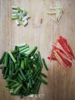 Stir-fried Pork with Garlic Moss recipe