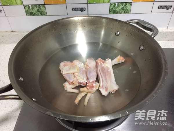 Longan and Gorgon Chicken Feet Soup recipe