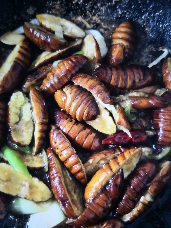 Scallion Silkworm Pupa recipe