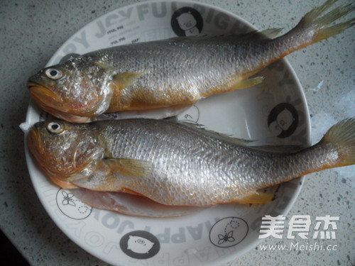 Sweet and Sour Yellow Croaker recipe