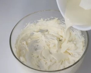 Simple Cream Frosting (can be Used for Hand-painting or Writing on Cakes) recipe