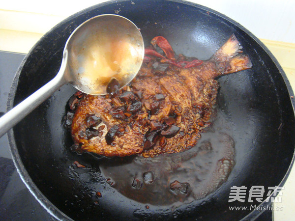 Braised Pomfret with Mushrooms recipe