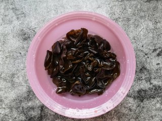 Millet Pepper and Coriander Mixed with Fungus recipe