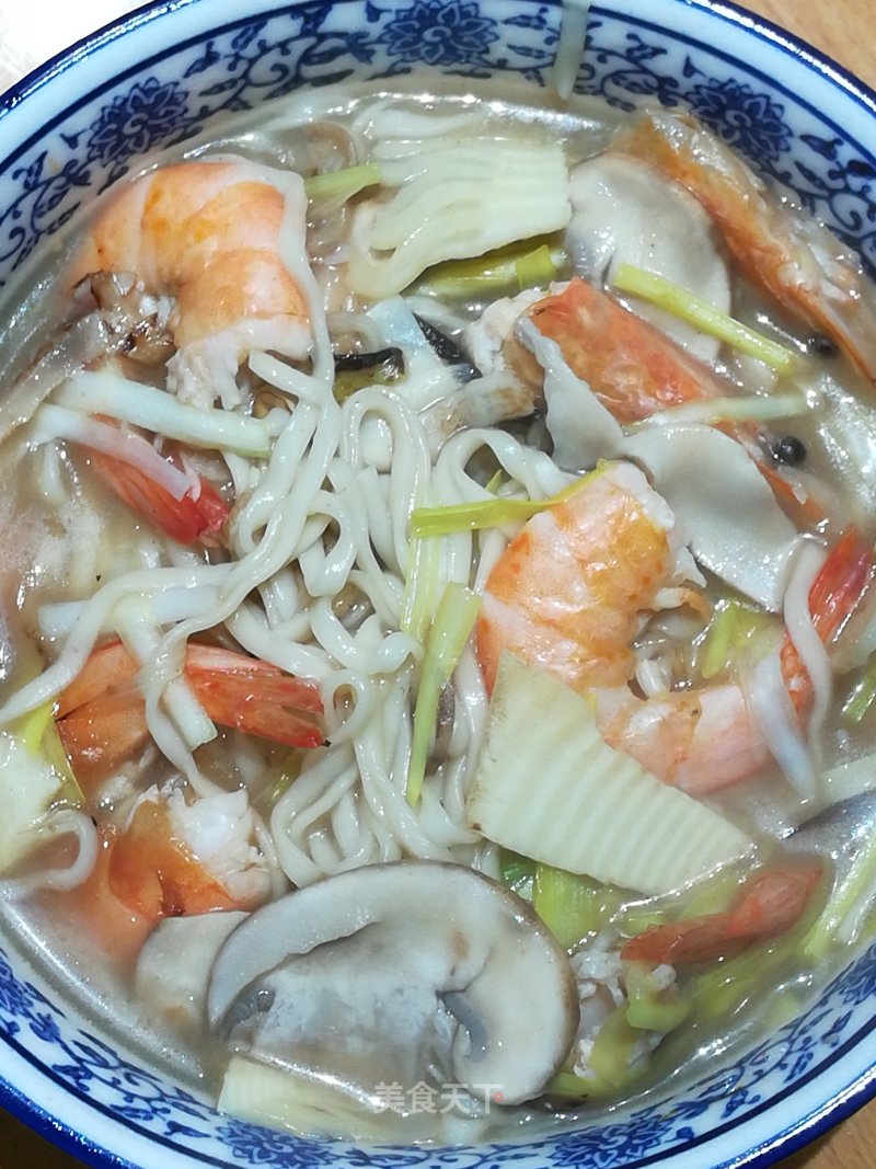 Prawn Noodles with Bamboo Shoots and Straw Mushroom