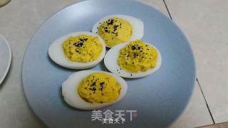 Deviled Eggs with Black Pepper Sauce recipe