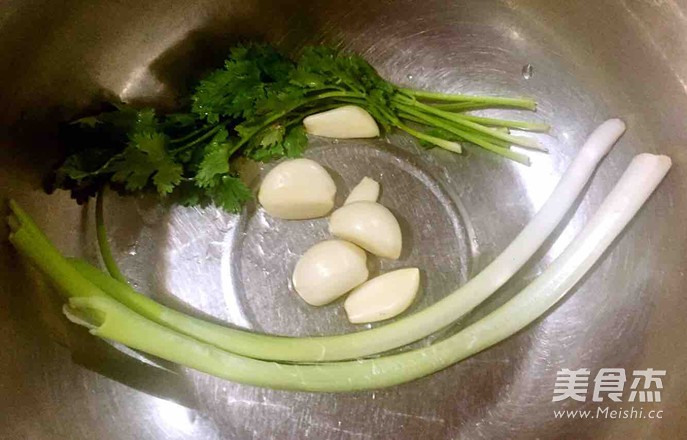 Grilled Oysters with Oyster Sauce and Garlic recipe