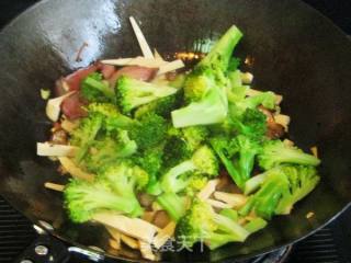 Stir-fried Bacon with Broccoli Tea recipe