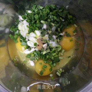Fried Eggs with Leek recipe