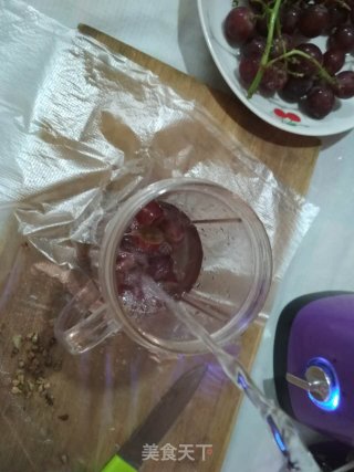 Freshly Squeezed Grape Juice recipe
