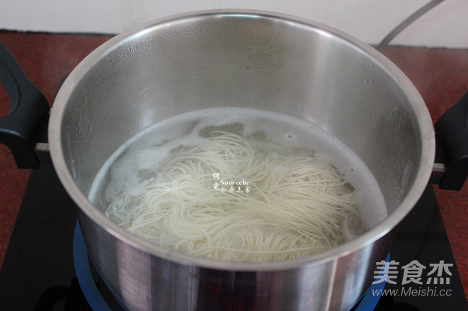 Smooth and Fragrant Beef Noodle recipe