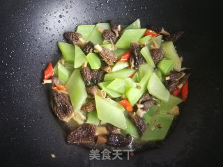 Stir-fried Lettuce with Morels recipe