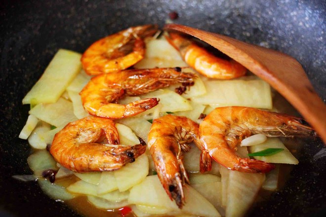 Fried Sea Prawns with Potato Chips recipe