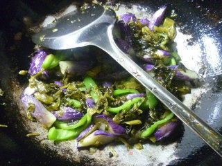 Stir-fried Eggplant with Sauerkraut recipe