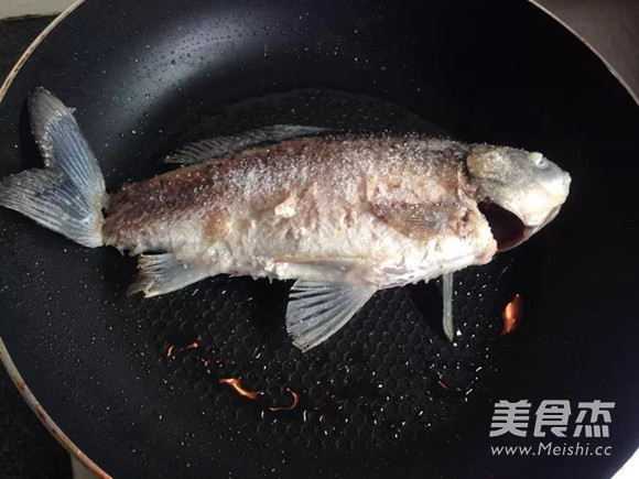 Mushroom, Tofu and Crucian Carp Soup recipe