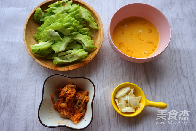 Stir-fried Bitter Gourd with Spicy Cabbage and Egg recipe