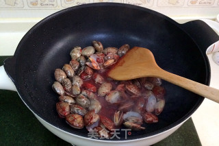 Stir-fried Clam with Red Grain recipe