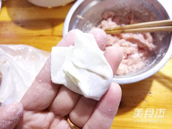 Mushroom Soup and Fresh Meat Wontons recipe