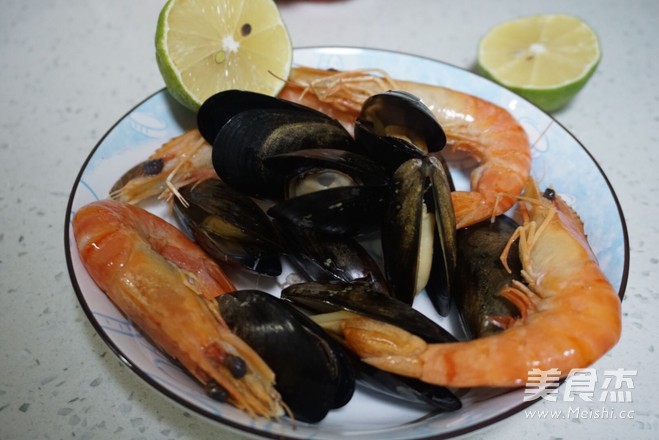 Fried Noodles with Seafood recipe