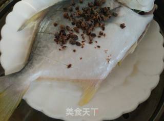 Steamed Golden Pomfret recipe