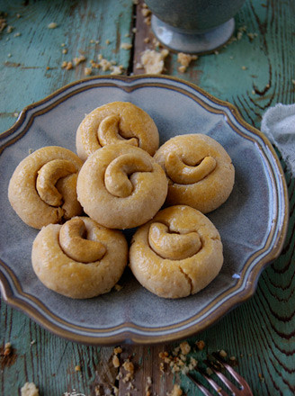 Peanut Cashew Shortbread Cookies