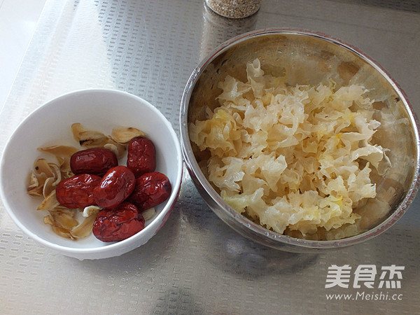 Quinoa, Lily, Red Date and Tremella Soup recipe