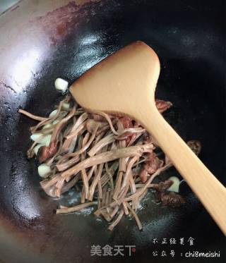 Fried Pork with Tea Tree Mushroom recipe