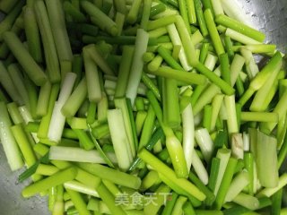 Stir-fried Pork with Spicy Garlic Stalks recipe