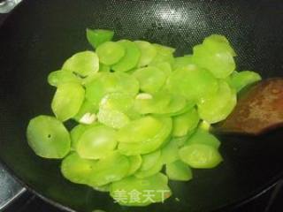 Stir-fried Oyster Mushroom with Lettuce recipe