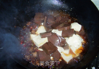 Black and White Tofu with Fish-flavored Minced Pork recipe