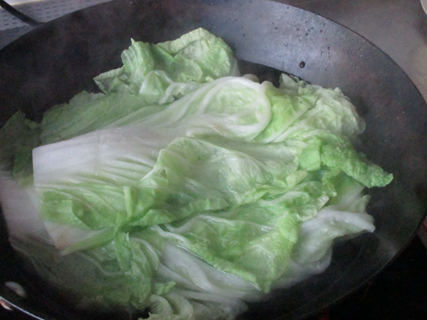 Cabbage Rolls with Nut Sauce recipe