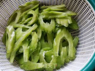 Stir-fried Bitter Gourd with Dace in Black Bean Sauce recipe