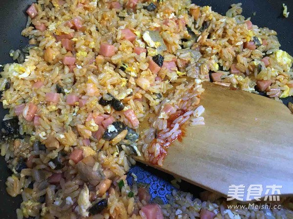 Fried Rice with Salmon in Spicy Sauce recipe