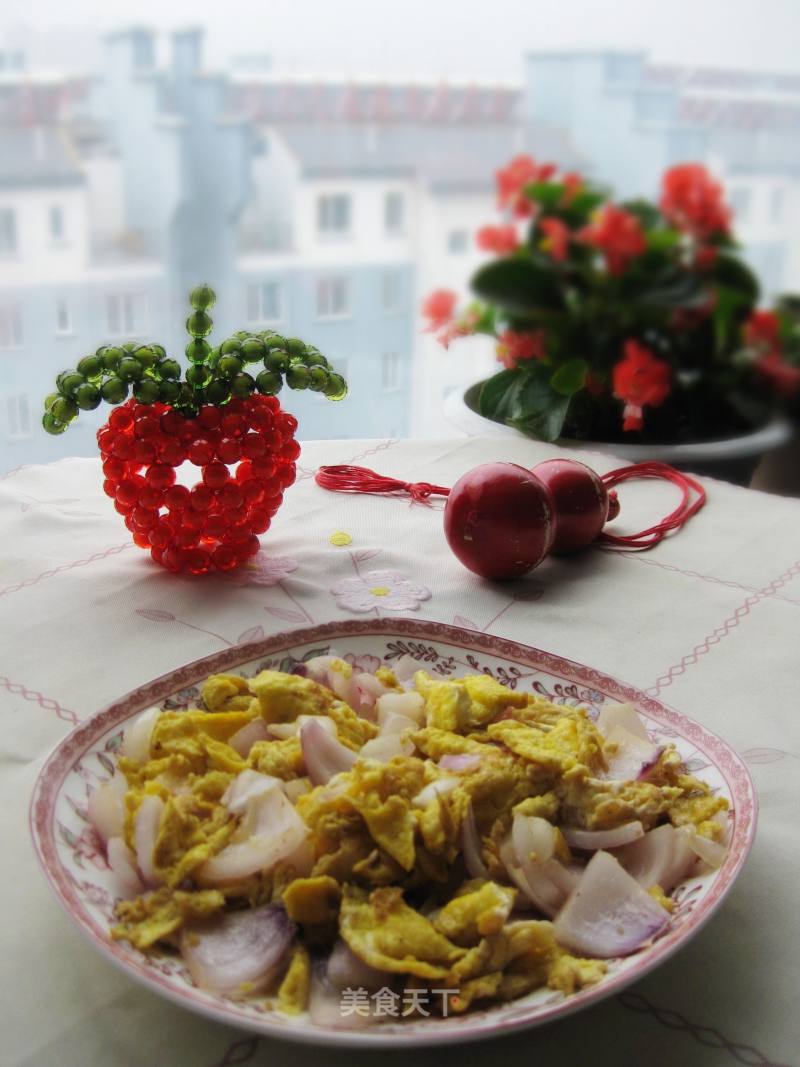 Scrambled Eggs with Onions recipe
