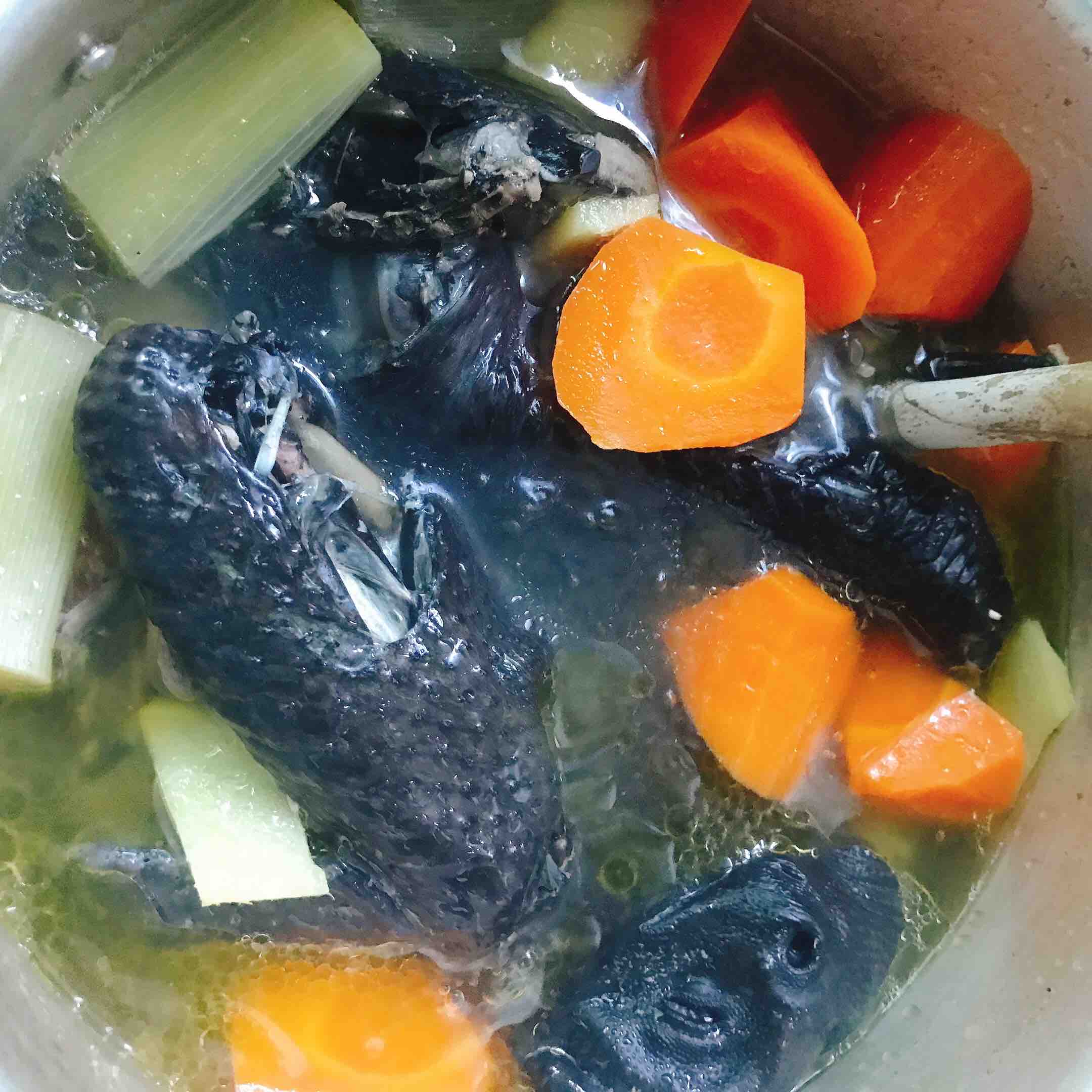 Carrot Stewed Black-bone Chicken Soup recipe