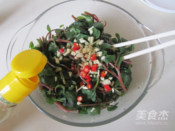 Purslane with Preserved Egg recipe