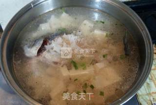 Crucian Carp and White Fungus Tofu Soup recipe