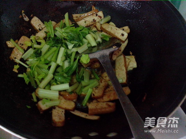 Celery Stir-fried Tofu recipe