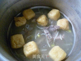 Oily Tofu, Soy Sprouts and Meat Bone Soup recipe