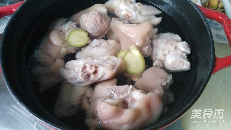 Stewed Pork Feet Soup recipe