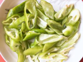 Loofah Stir-fried Chili recipe