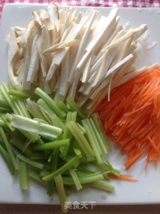 [meat Stir-fried Celery with Pleurotus Eryngii]------home-style Stir-fry is Not Usual recipe